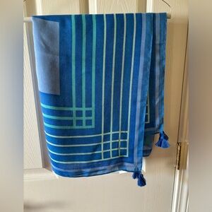 Vera Bradley tasseled square scarf approx 50 in square